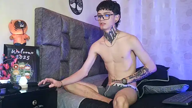 Snapshot of Dan_brownn chatting on February 18, 5:55 pm Dan brownn online show from February 18, 5:55 pm