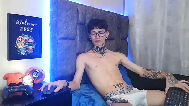 Snapshot of Dan_brownn chatting on January 7, 6:56 pm Dan brownn online show from January 7, 6:56 pm