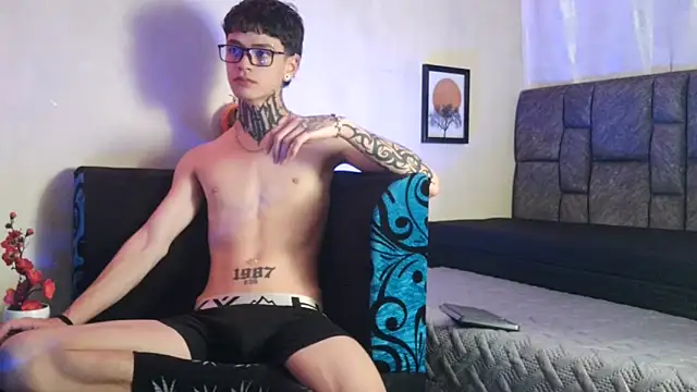 Snapshot of Dan_brownn chatting on March 11, 5:57 pm Dan brownn online show from March 11, 5:57 pm