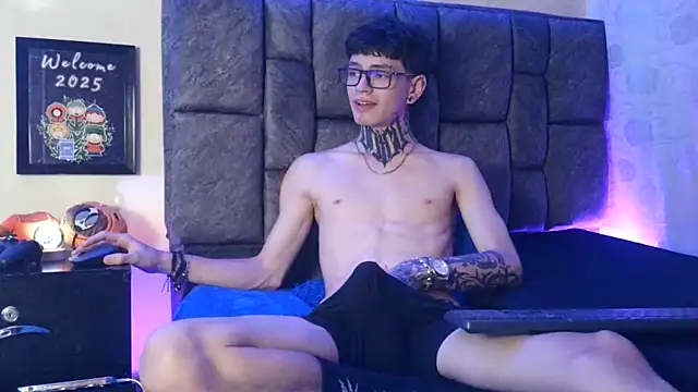 Snapshot of Dan_brownn chatting on January 24, 7:39 pm Dan brownn online show from January 24, 7:39 pm