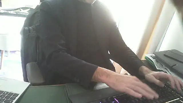 shyfrenchcock1 online show from February 20, 3:03 pm