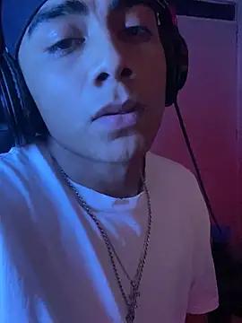 SkinnyHot444 online show from December 15, 1:22 pm