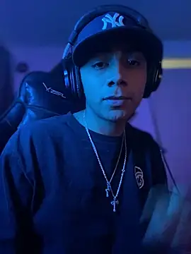 SkinnyHot444 online show from December 12, 10:09 pm