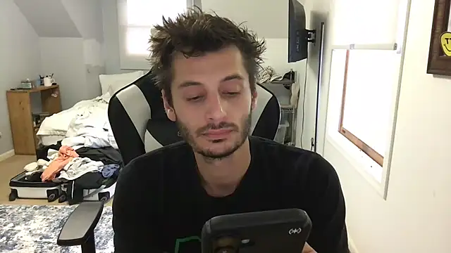 Snapshot of Dylansd chatting on December 16, 8:26 pm Dylansd online show from December 16, 8:26 pm