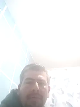 arongomez125 online show from December 22, 8:33 am