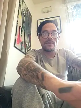 mileflav0r online show from December 4, 11:28 am