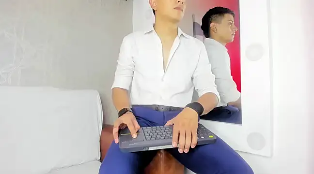 Snapshot of Lucii_fer_ chatting on February 18, 11:11 am Lucii fer  online show from February 18, 11:11 am