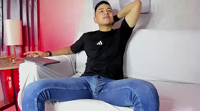 Snapshot of Lucii_fer_ chatting on February 12, 11:29 am Lucii fer  online show from February 12, 11:29 am