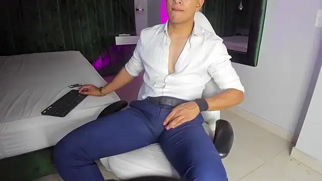 Snapshot of Lucii_fer_ chatting on October 17, 11:58 am Lucii fer  online show from October 17, 11:58 am