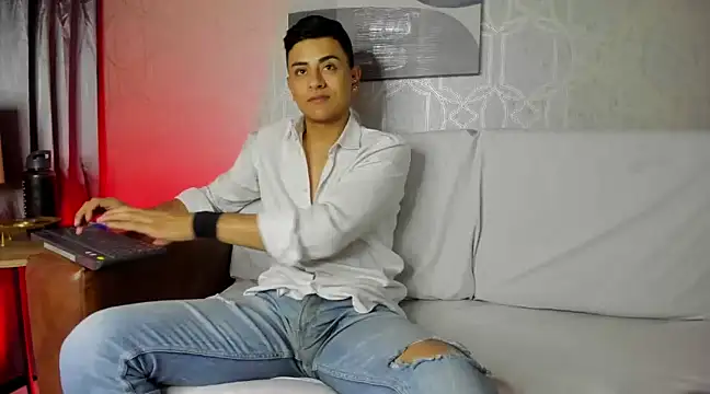 Snapshot of Lucii_fer_ chatting on March 3, 11:06 am Lucii fer  online show from March 3, 11:06 am