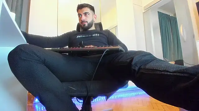 Snapshot of welcometo_hell chatting on October 18, 5:07 pm welcometo hell online show from October 18, 5:07 pm