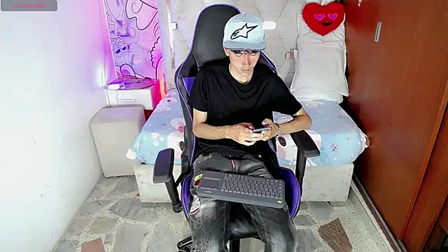 johnny cagee online show from March 21, 3:43 am