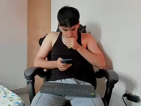 leo030809 online show from December 23, 9:29 pm