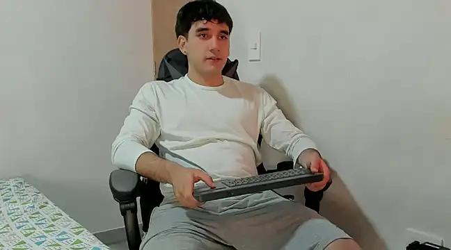 leo030809 online show from December 6, 1:18 am