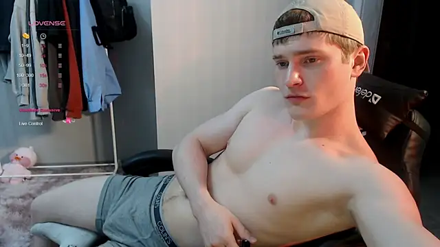 Snapshot of mishadiesel chatting on December 22, 1:22 pm mishadiesel online show from December 22, 1:22 pm