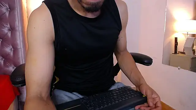 Snapshot of Sr_Magnus_ chatting on October 15, 5:48 am Sr Magnus  online show from October 15, 5:48 am