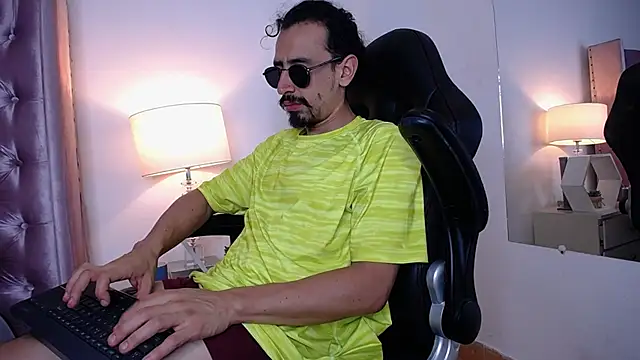 Snapshot of Sr_Magnus_ chatting on September 25, 6:34 am Sr Magnus  online show from September 25, 6:34 am