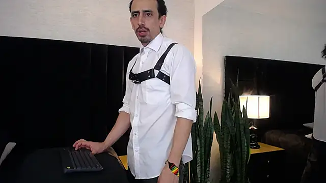 Snapshot of Sr_Magnus_ chatting on March 18, 4:18 am Sr Magnus  online show from March 18, 4:18 am