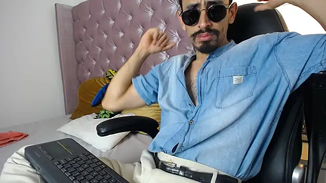 Snapshot of Sr_Magnus_ chatting on September 22, 4:56 am Sr Magnus  online show from September 22, 4:56 am