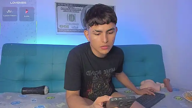 Lyam ap online show from April 12, 10:32 pm