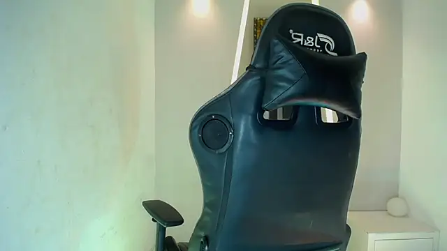 Snapshot of jamescurli_ chatting on January 17, 5:11 am jamescurli  online show from January 17, 5:11 am