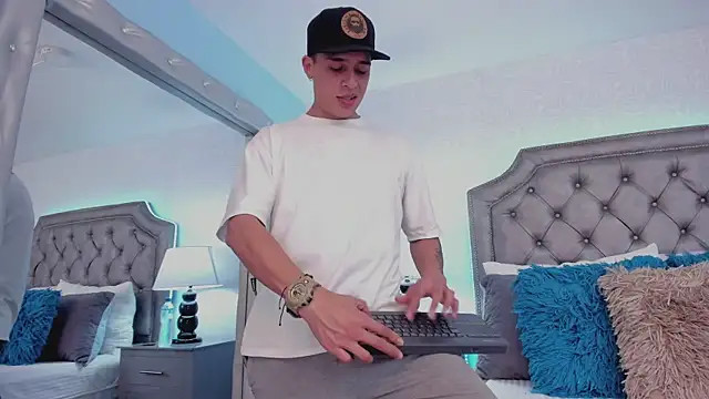 MikeStonnee online show from January 11, 8:21 pm