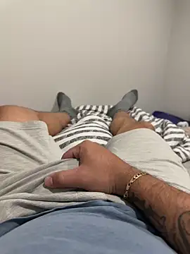 Gustavozx01 online show from November 8, 4:15 am