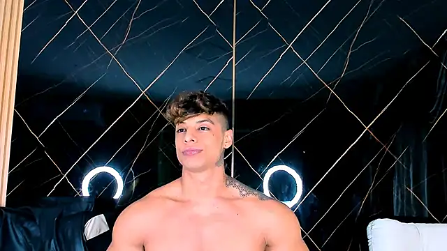 Snapshot of Owen_Muzcle chatting on October 15, 4:09 am Owen Muzcle online show from October 15, 4:09 am