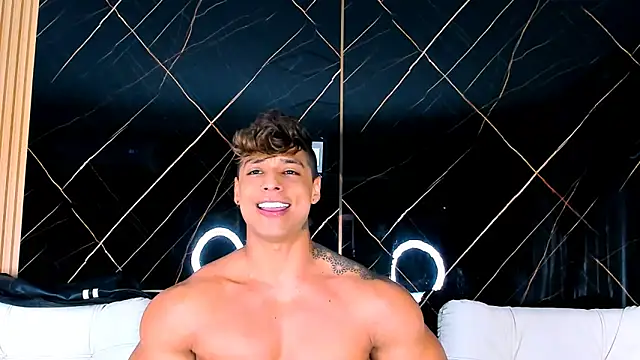 Snapshot of Owen_Muzcle chatting on October 5, 5:00 am Owen Muzcle online show from October 5, 5:00 am