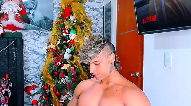 Snapshot of Owen_Muzcle chatting on December 20, 8:23 pm Owen Muzcle online show from December 20, 8:23 pm