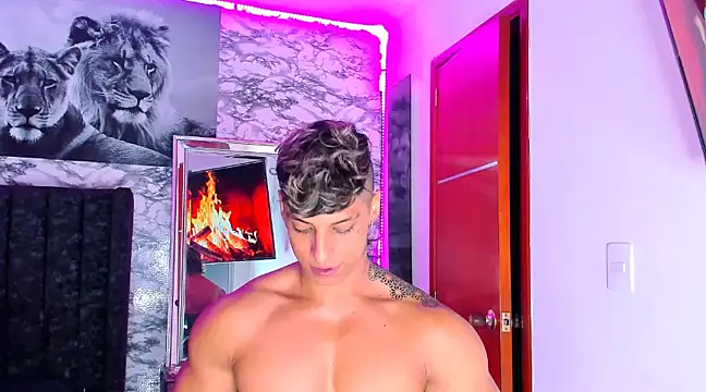 Snapshot of Owen_Muzcle chatting on February 3, 3:20 am Owen Muzcle online show from February 3, 3:20 am