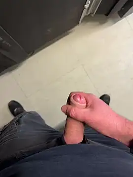 Snapshot of Abenteuerman chatting on December 10, 12:49 pm Abenteuerman online show from December 10, 12:49 pm