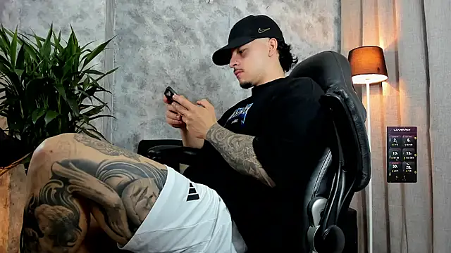 boyc022  online show from December 1, 12:30 pm