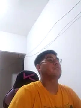 estudiante69 online show from February 12, 8:15 pm