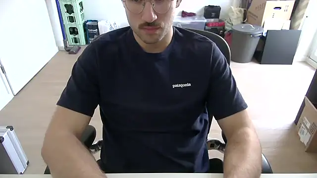 taallguyy 196 online show from November 21, 9:52 am