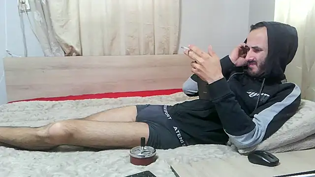 Snapshot of kisandgioni chatting on March 17, 7:13 am kisandgioni online show from March 17, 7:13 am