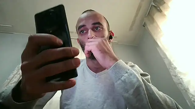 Snapshot of kisandgioni chatting on December 23, 11:57 am kisandgioni online show from December 23, 11:57 am