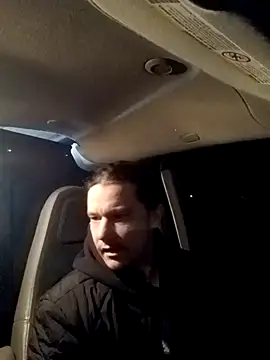 Snapshot of ChuckyyDee chatting on December 23, 9:27 am ChuckyyDee online show from December 23, 9:27 am