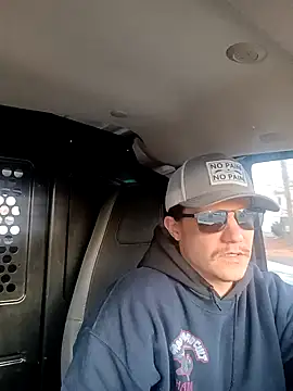 Snapshot of ChuckyyDee chatting on December 18, 12:18 pm ChuckyyDee online show from December 18, 12:18 pm