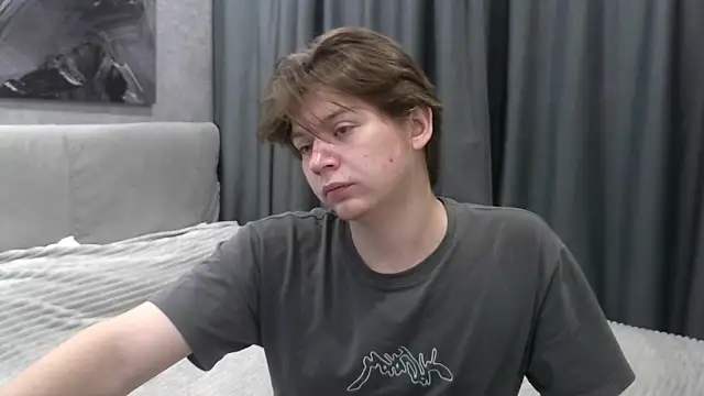 Snapshot of W_N_G_S chatting on October 5, 7:18 pm W N G S online show from October 5, 7:18 pm