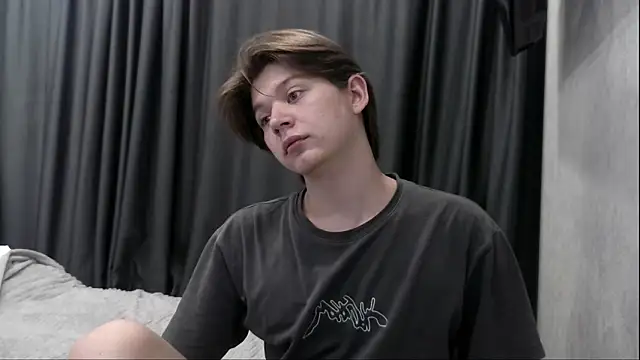 Snapshot of W_N_G_S chatting on October 21, 4:48 am W N G S online show from October 21, 4:48 am