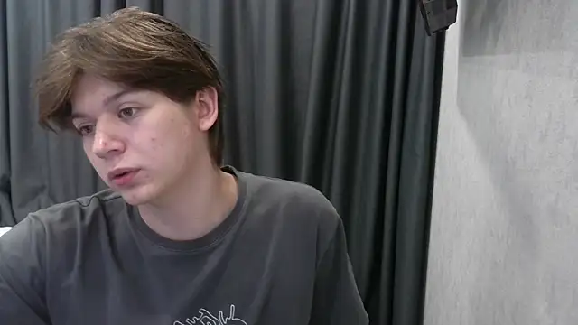 Snapshot of W_N_G_S chatting on September 28, 11:25 pm W N G S online show from September 28, 11:25 pm