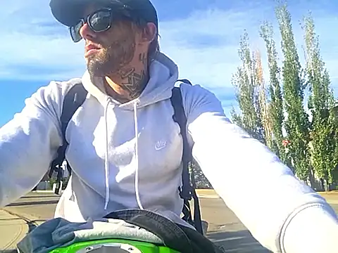 Snapshot of Fuckboy4public chatting on September 23, 10:20 pm Fuckboy4public online show from September 23, 10:20 pm