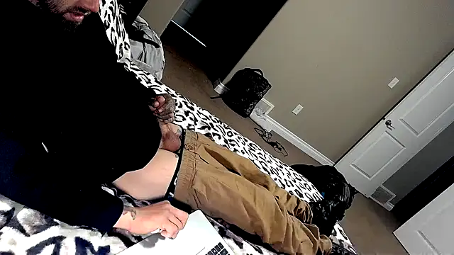 Snapshot of Fuckboy4public chatting on October 3, 7:24 am Fuckboy4public online show from October 3, 7:24 am