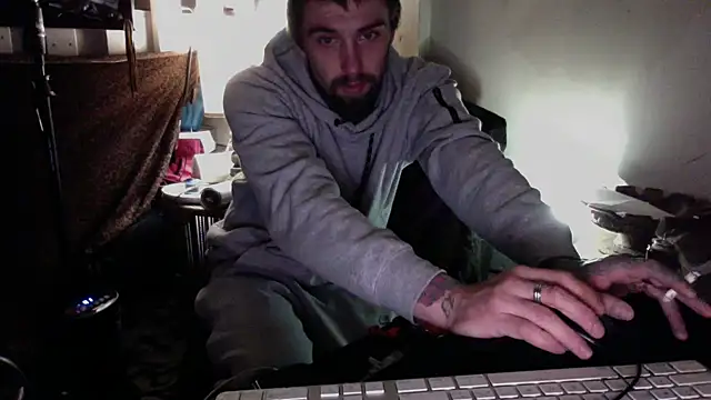 Snapshot of Fuckboy4public chatting on December 15, 11:23 am Fuckboy4public online show from December 15, 11:23 am