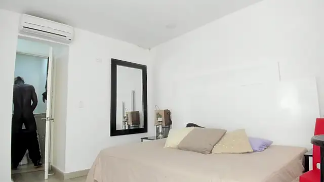 Dylan Taylor online show from January 8, 9:00 am