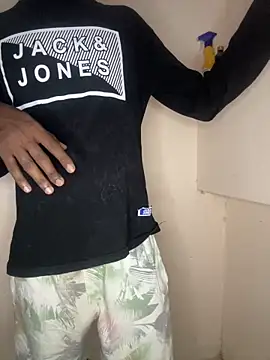 mahiking online show from March 18, 7:01 pm