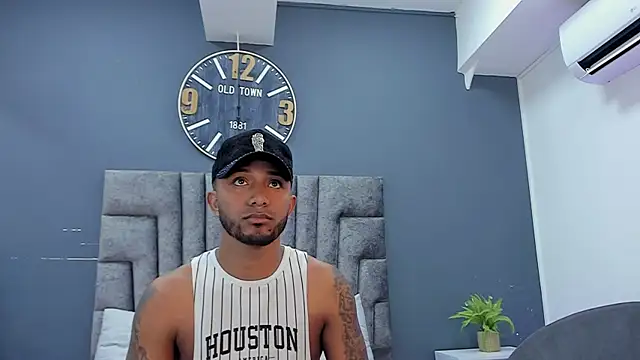 Robin Rief online show from April 13, 9:04 pm