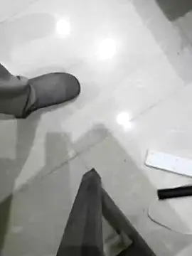 KUKU69XX online show from December 11, 3:44 pm