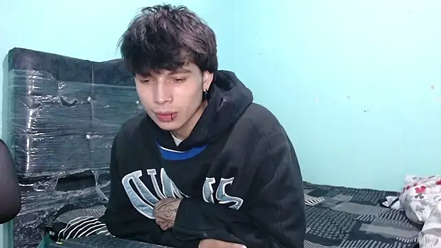 Snapshot of pervertsteens3 chatting on October 22, 4:16 am pervertsteens3 online show from October 22, 4:16 am